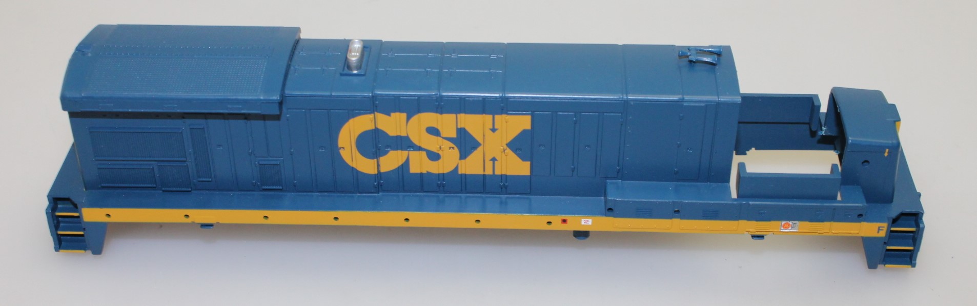 (image for) Body Shell - B23-30-7 CSX No cab or Handrails ( HO Kit Bashing )